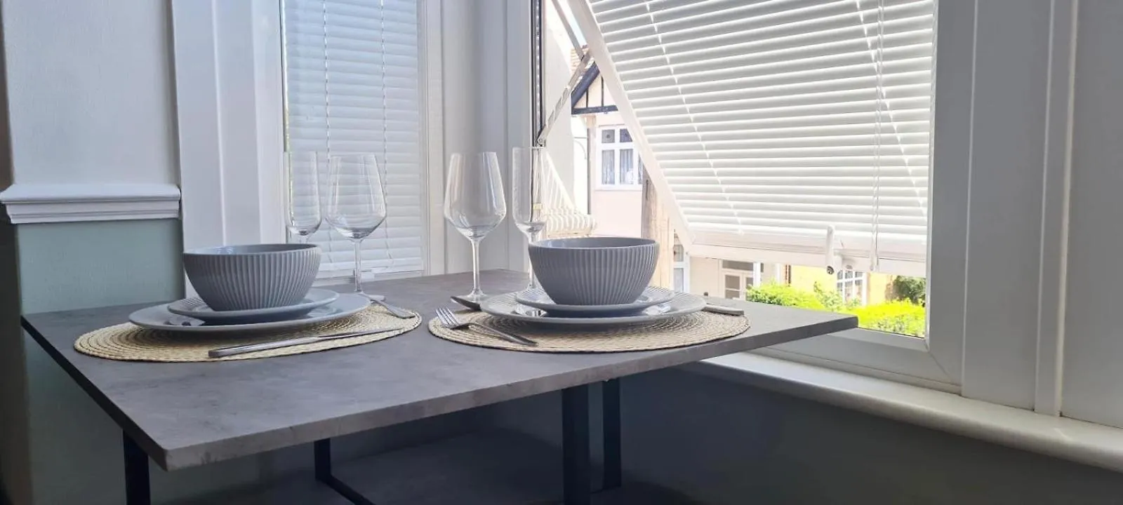 Westcliff-On-Sea Modern 2 Bedroom Apartment - Free Parking Southend-on-Sea
