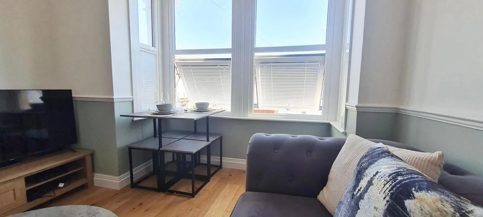 Westcliff-On-Sea Modern 2 Bedroom Apartment - Free Parking Southend-on-Sea