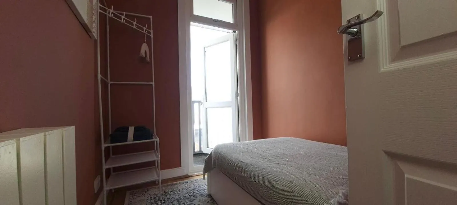 Westcliff-On-Sea Modern 2 Bedroom Apartment - Free Parking Southend-on-Sea