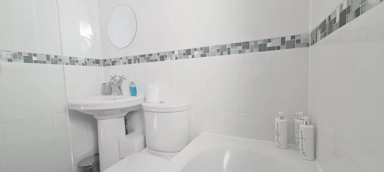 Westcliff-On-Sea Modern 2 Bedroom Apartment - Free Parking Southend-on-Sea