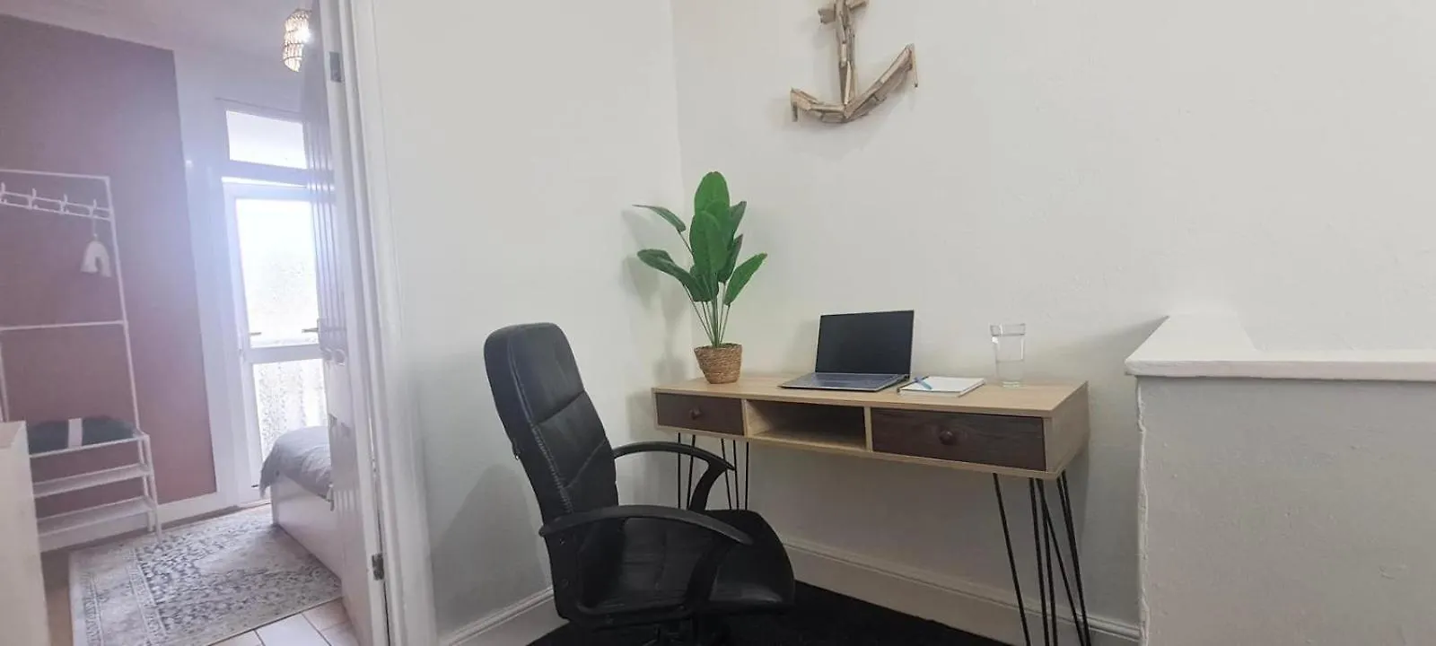 Westcliff-On-Sea Modern 2 Bedroom Apartment - Free Parking Southend-on-Sea