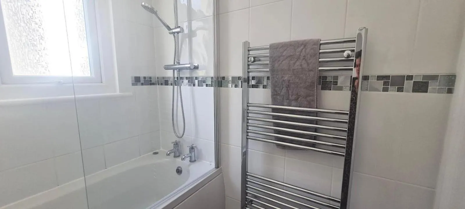 Westcliff-On-Sea Modern 2 Bedroom Apartment - Free Parking Southend-on-Sea
