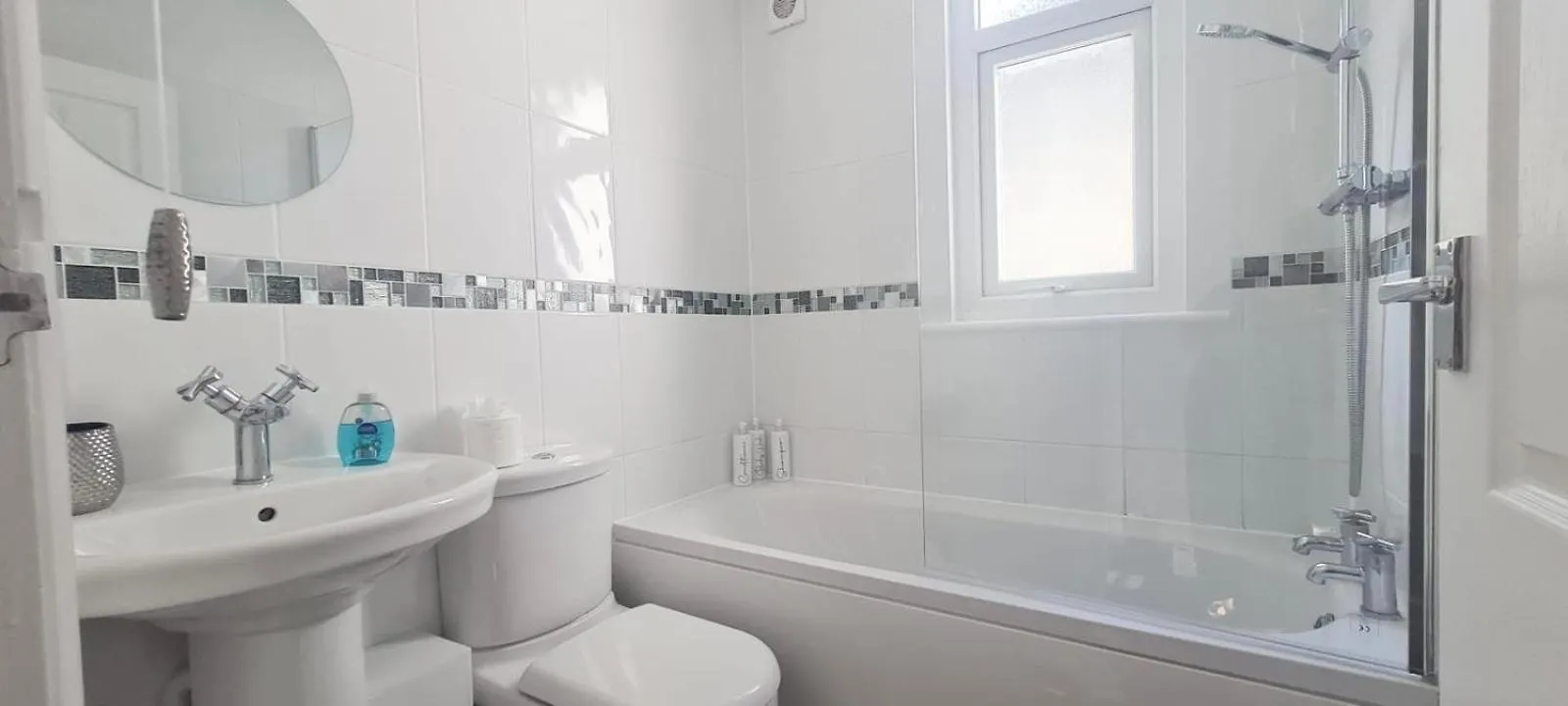 Westcliff-On-Sea Modern 2 Bedroom Apartment - Free Parking Southend-on-Sea 0*,