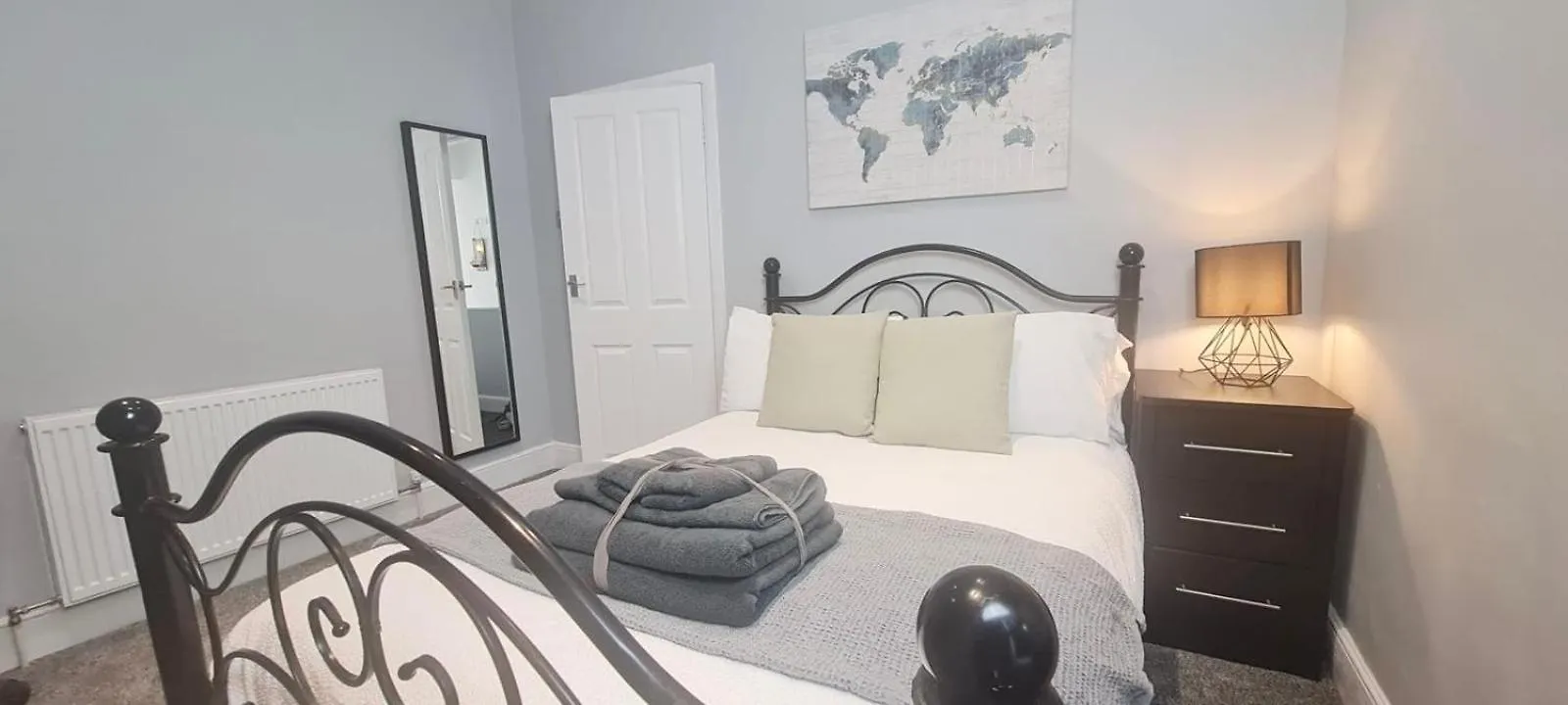 Westcliff-On-Sea Modern 2 Bedroom Apartment - Free Parking Southend-on-Sea