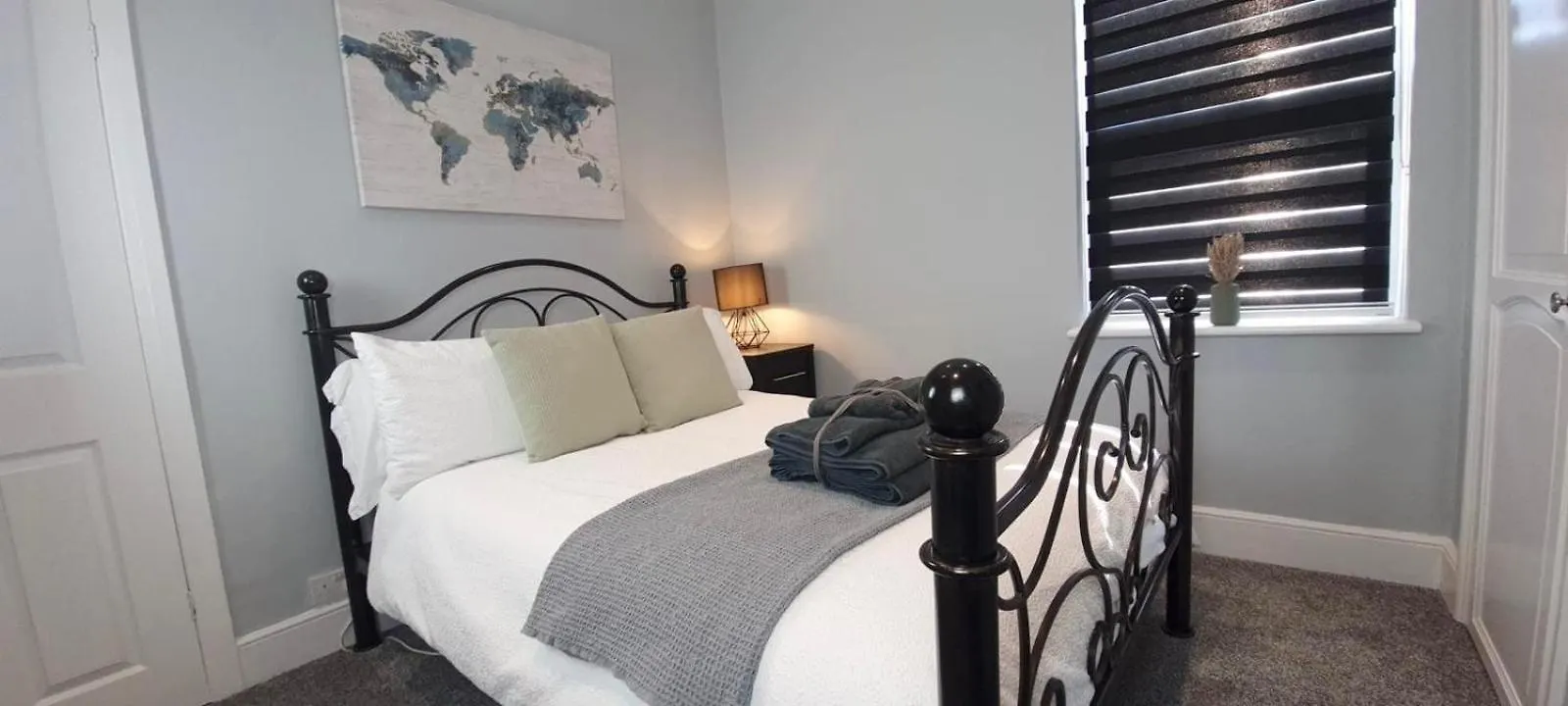 Westcliff-On-Sea Modern 2 Bedroom Apartment - Free Parking Southend-on-Sea