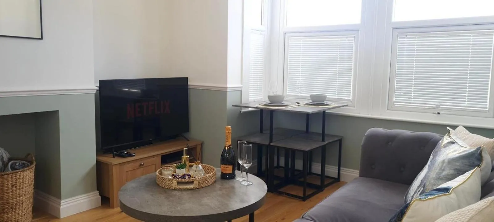 Westcliff-On-Sea Modern 2 Bedroom Apartment - Free Parking Southend-on-Sea 0*,  United Kingdom